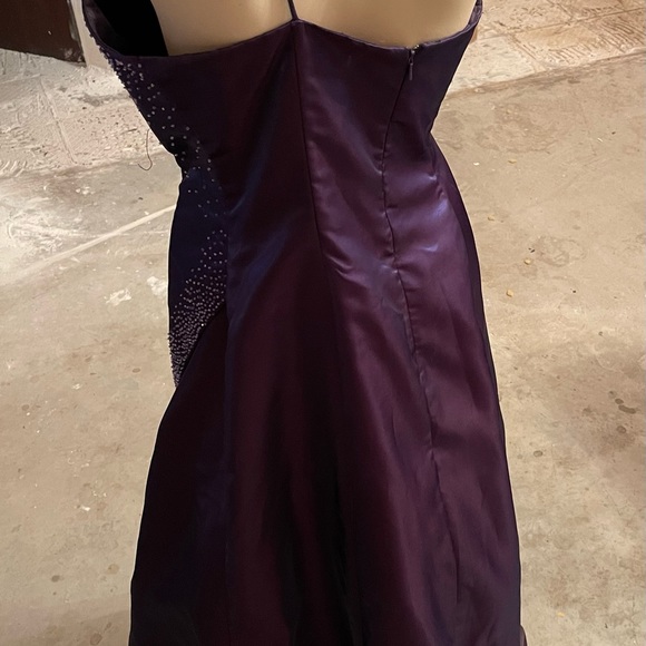 Beautiful satin gown with silver sequins. Lined. Prom weddings, galas, etc. - Picture 2 of 5